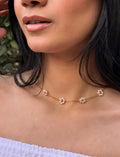 white daisy necklace