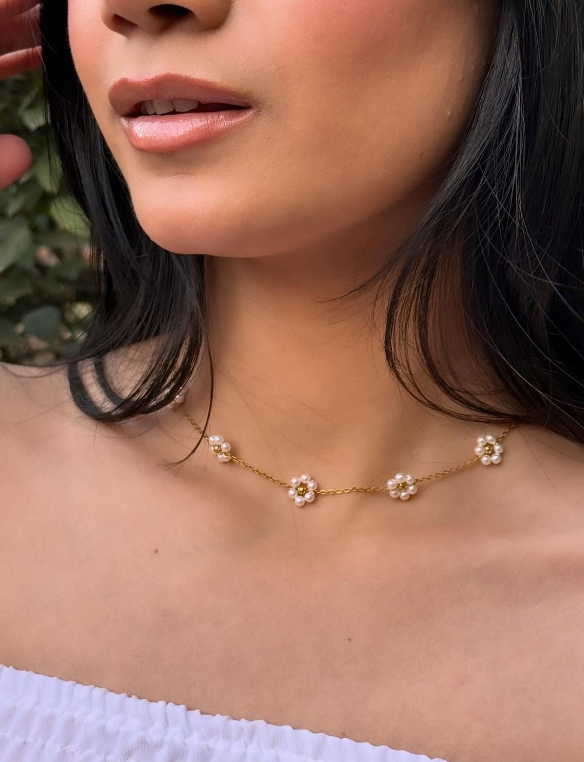 white daisy necklace