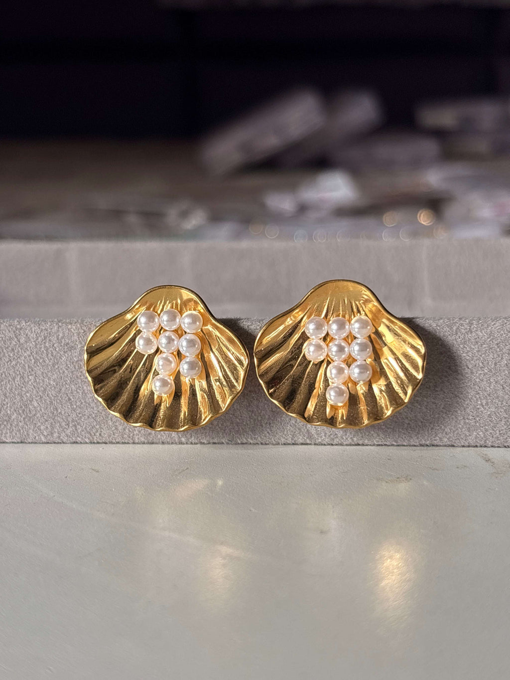 Shell Pearl Stud Earrings | Coastal-Inspired Faux Pearl Studs hu