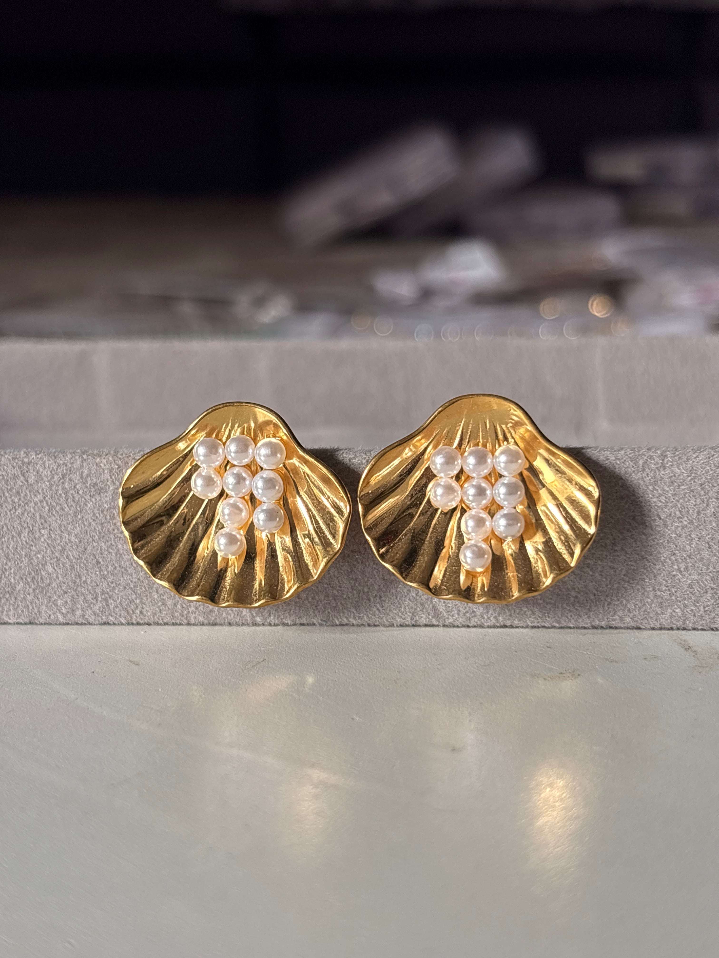Shell Pearl Stud Earrings | Coastal-Inspired Faux Pearl Studs hu