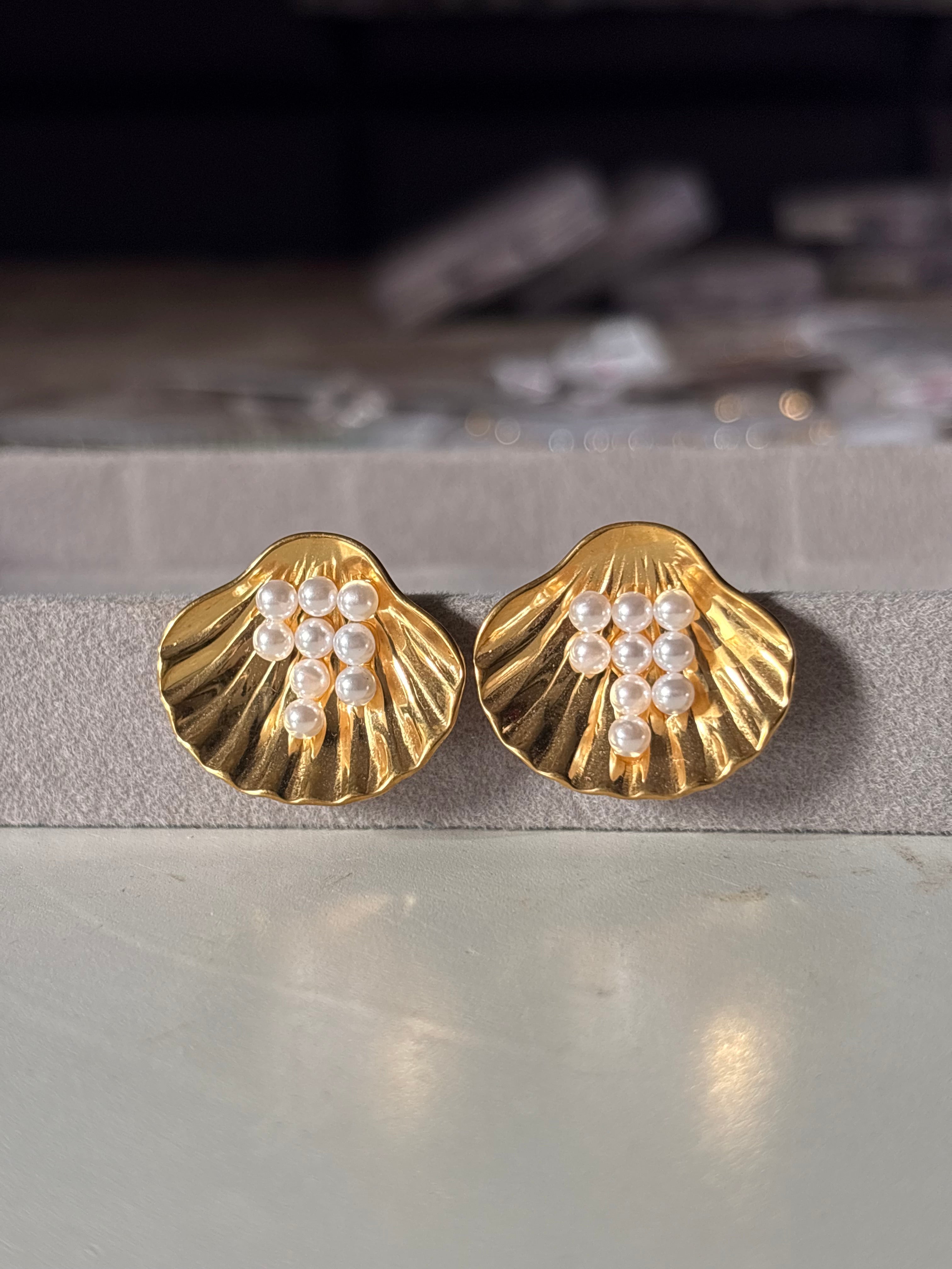 Shell Pearl Stud Earrings | Coastal-Inspired Faux Pearl Studs hu