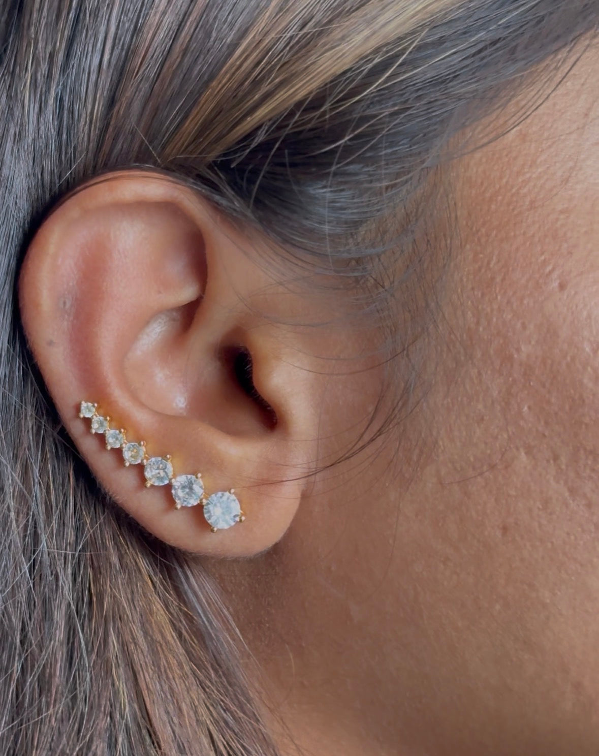 Kia Curve Clip-On Earrings | Elegant Curved Drop Earrings – No Piercing Needed