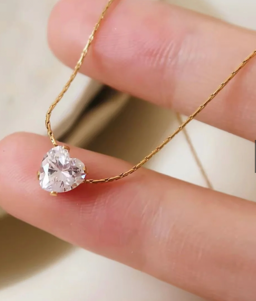 Heart solitaire necklace