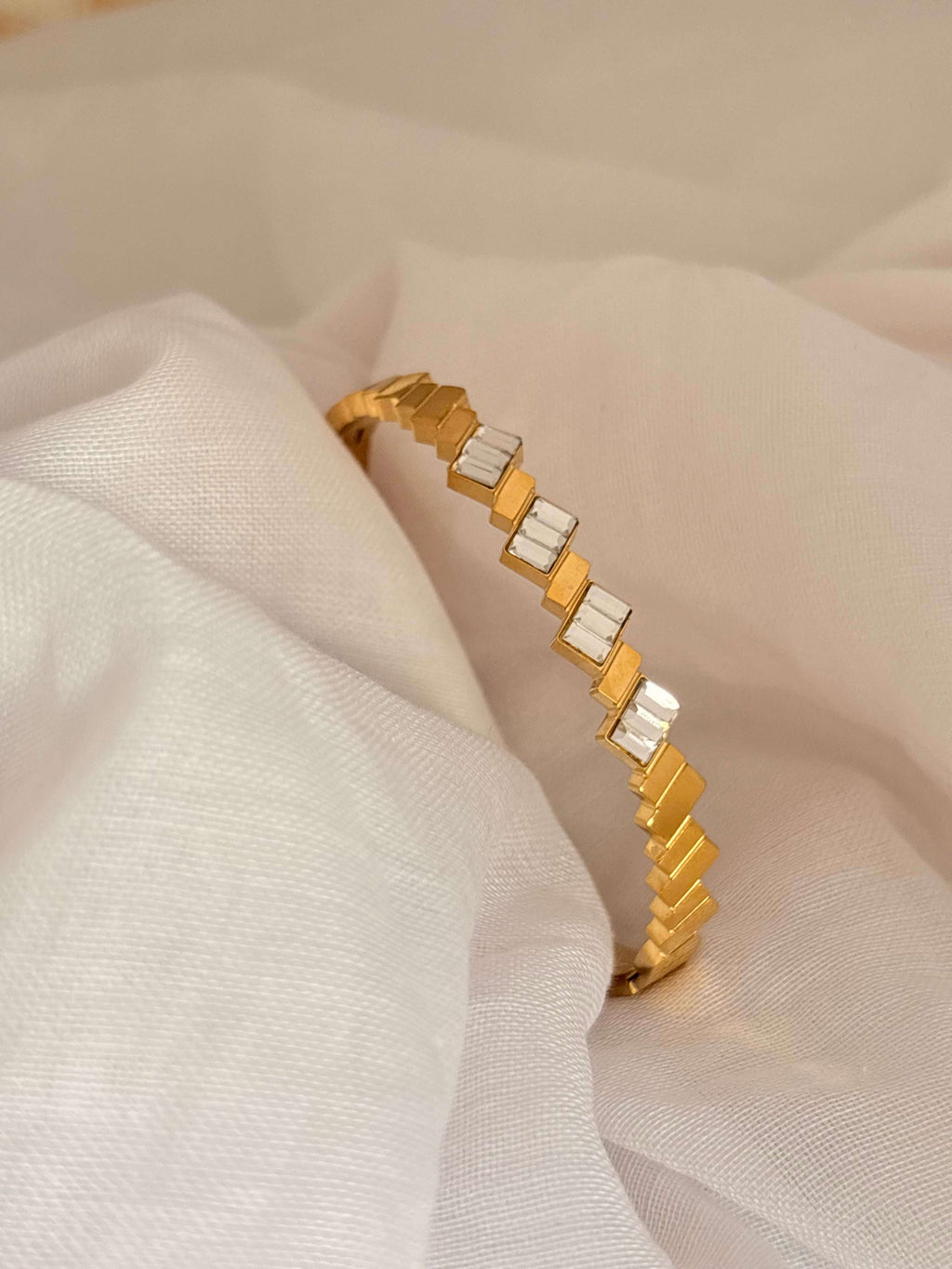 Shine Zigzag Kada | Geometric Artificial Bracelet