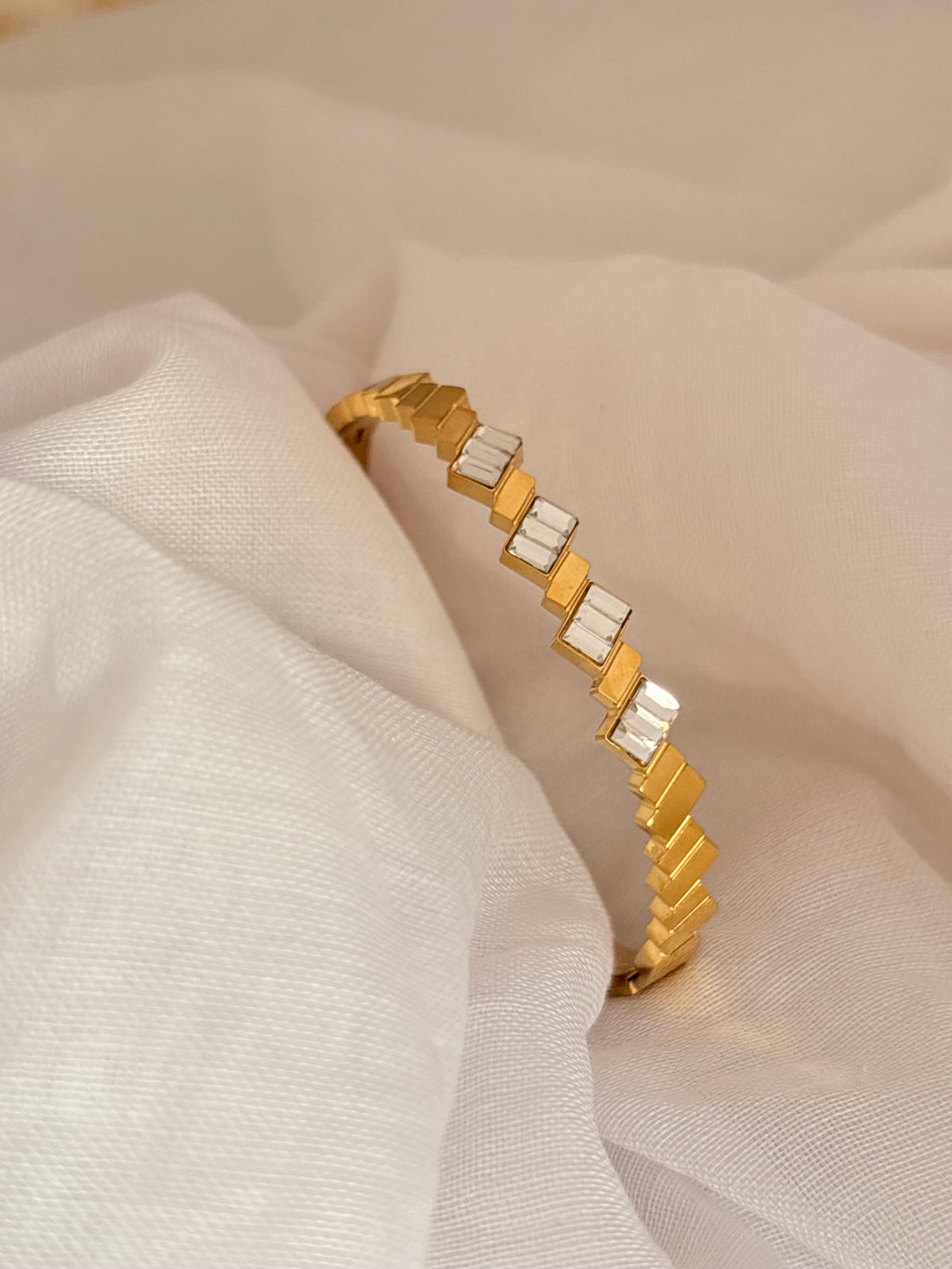 Shine Zigzag Kada | Geometric Artificial Bracelet