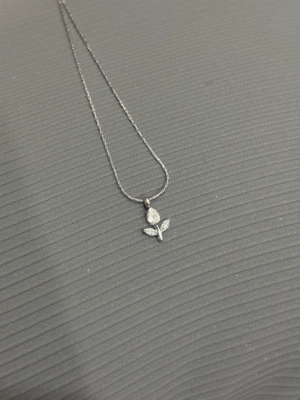 Tulip necklace 🌷