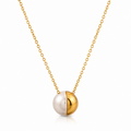 Pearly Gold Pendant Necklace
