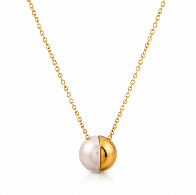 Pearly Gold Pendant Necklace