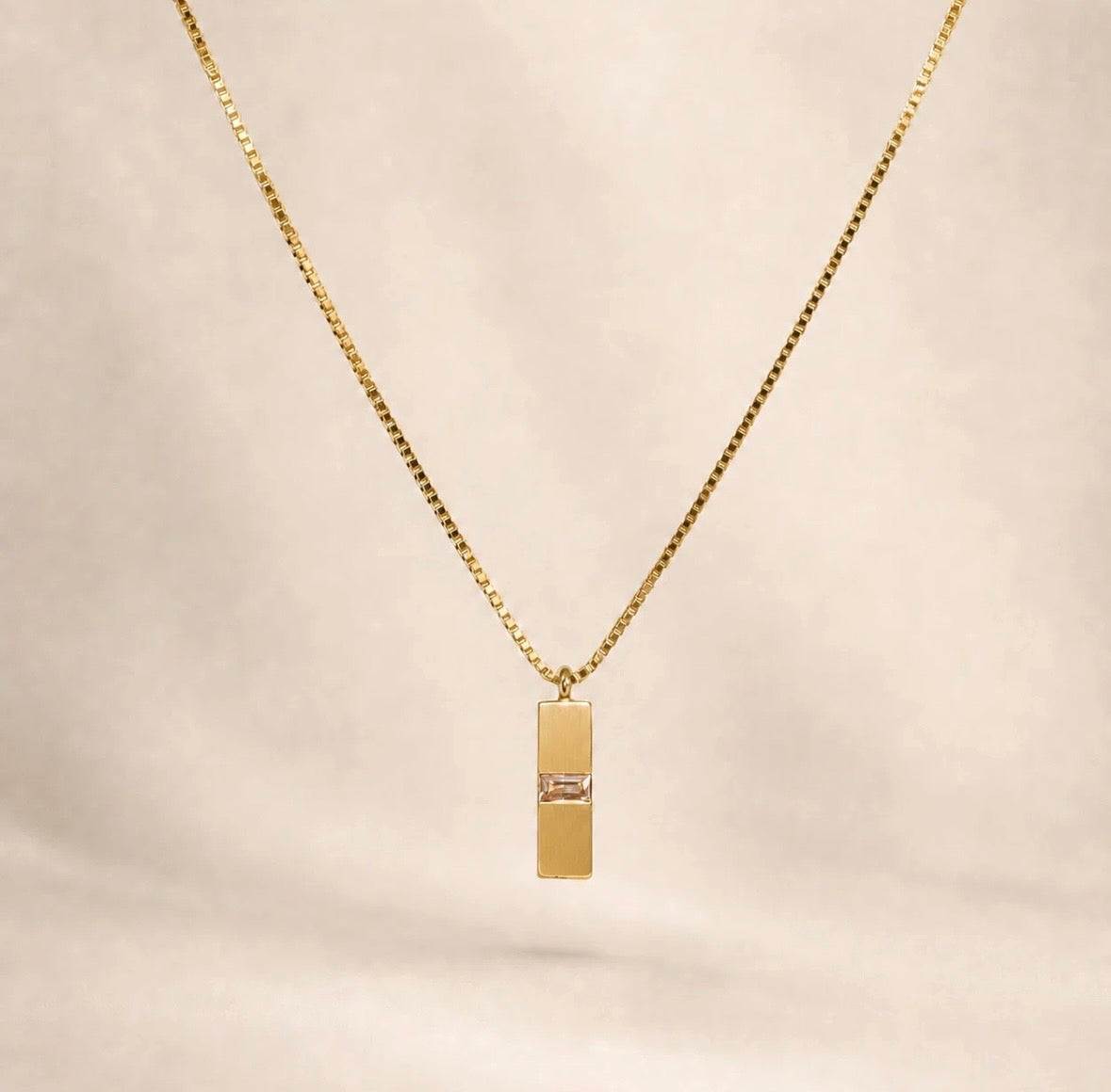 ✨ Rosé Bar Pendant

A little touch of colour, made for everyday elegance. 💗