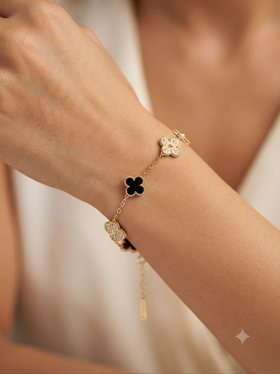 Shiny clover bracelet
